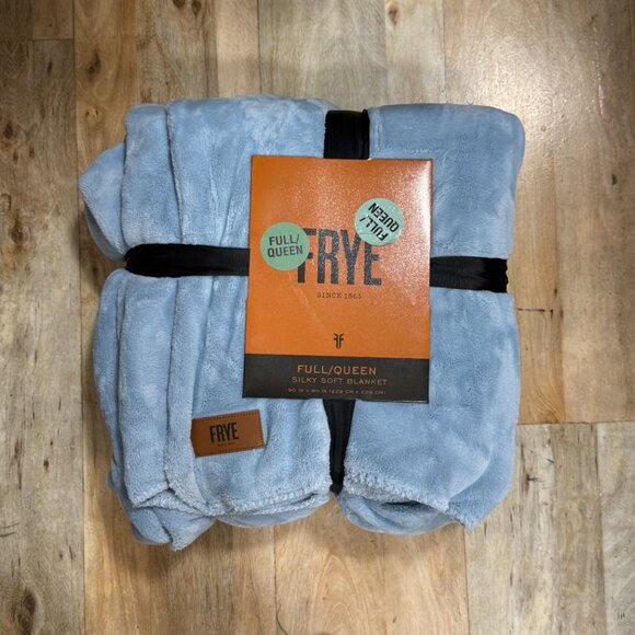 Frye Blue Silky Soft Queen / Full Blanket Fleece Plush 90 x 90 in. Leather Patch - Picture 7 of 9
